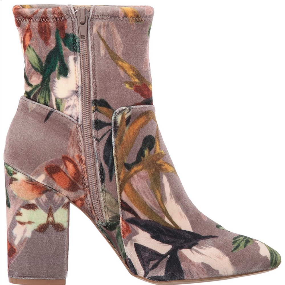 Nine West velvet ankle boots size 7